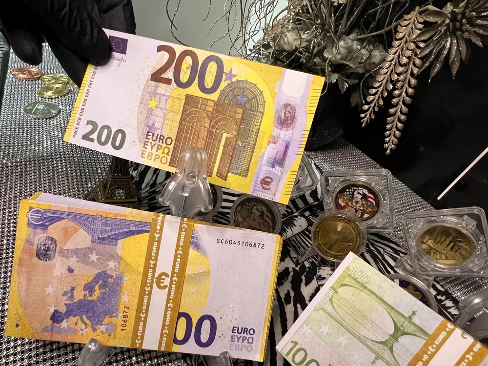 اسکناس دویست یورو تزئینی و سینمایی بسته صد عددی SevenLuxury Decorative, Cinematic and Display 200 Euro Note Bundle