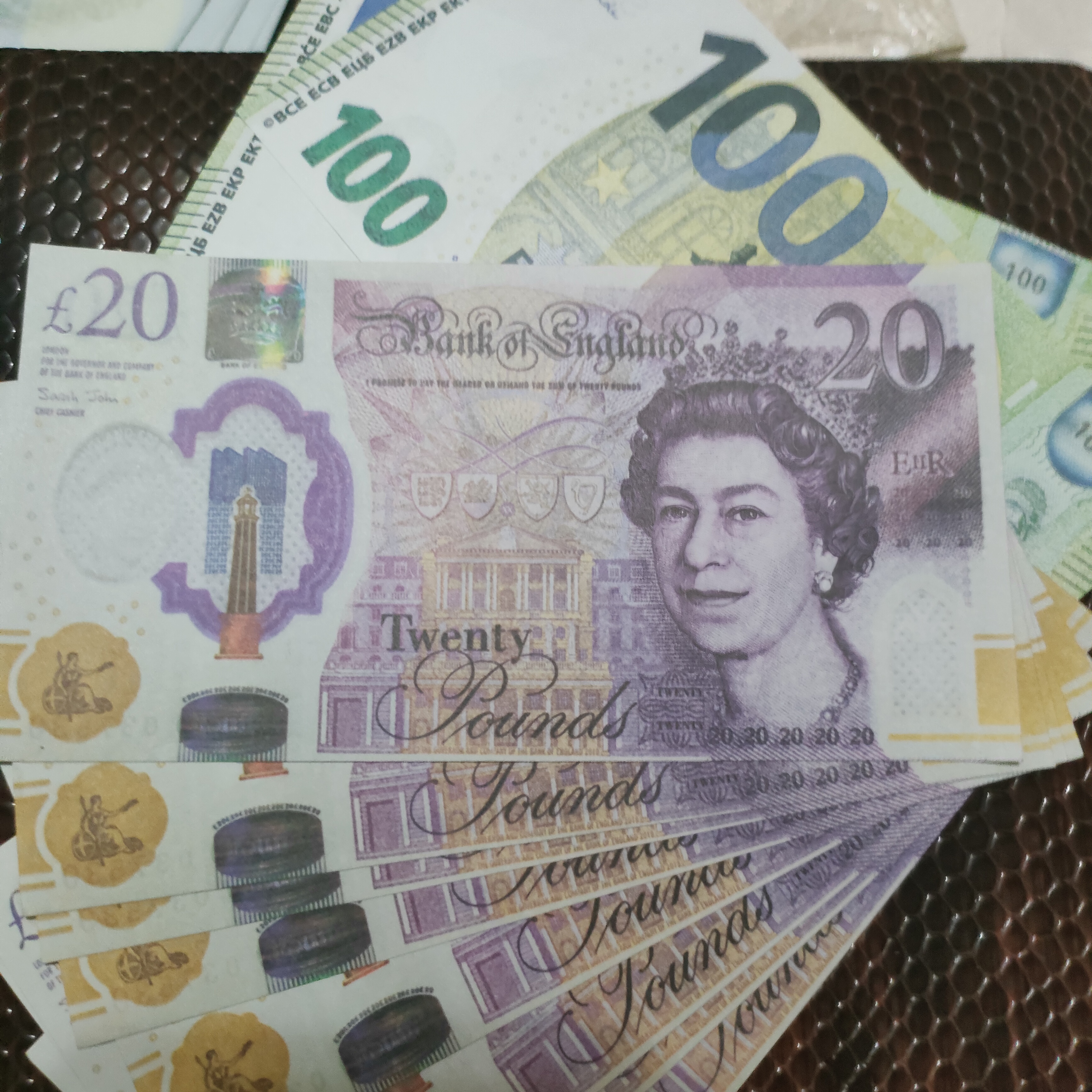 💷پک ۱۰ عددی بیست پوند 20£ سینمایی طرح ایزابت  + پاکت و باند رول و سه عدد اسکناس سینمایی و۱۰۰ یورو درجه دو ( نوشته SIMILAR دار)20£🏴󠁧󠁢󠁥󠁮󠁧󠁿