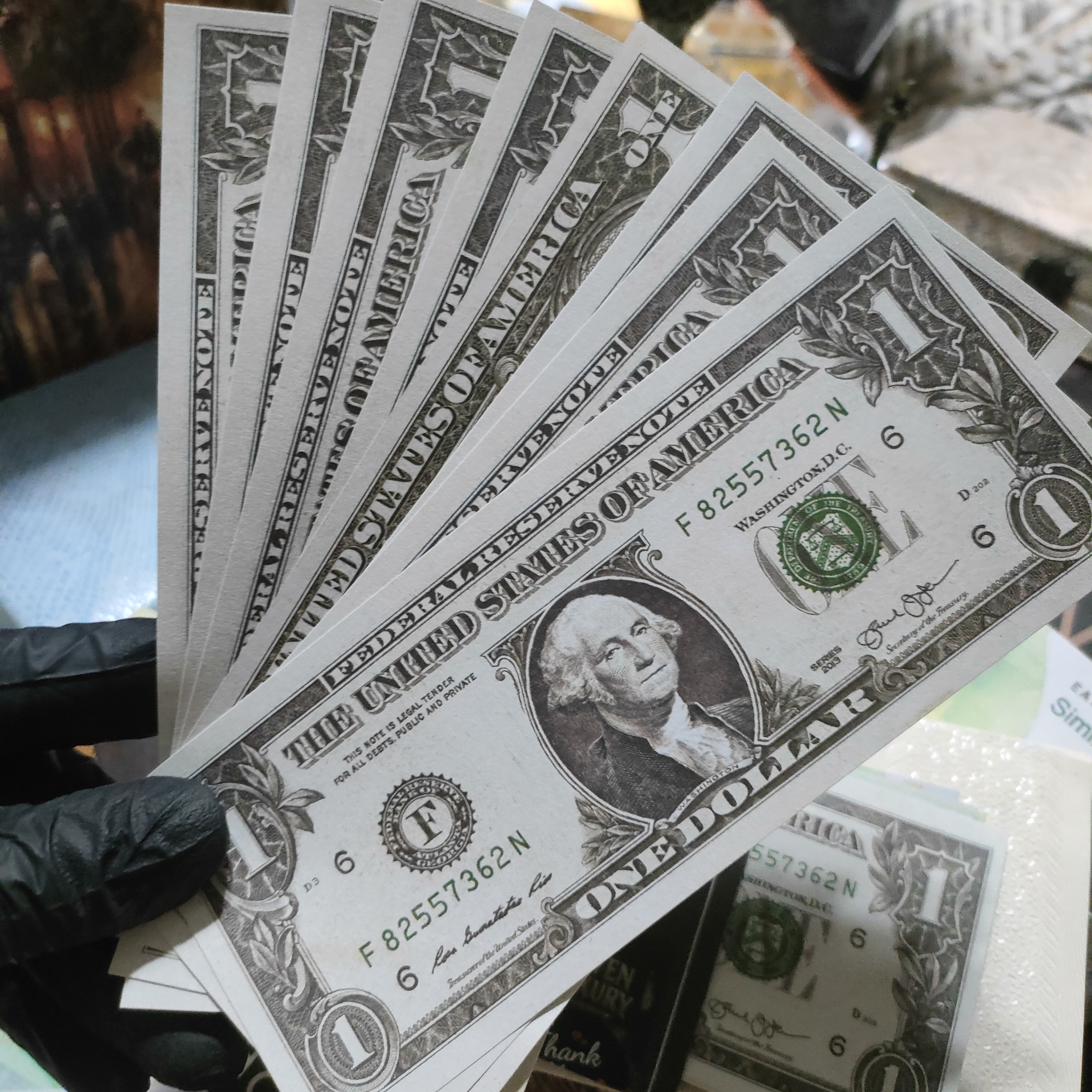 💵پک ۱۰ عددی یــک دلاری ایالت متحده سینمایی، و نمایشی + پاکت و باند رول و سه عدد اسکناس سینمایی و۱۰۰ یورو درجه دو ( نوشته SIMILAR دار)1$🇺🇸